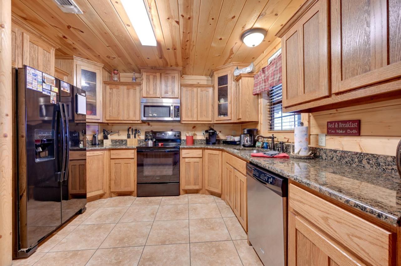 Broken Bow Cabin With Hot Tub And Deck - 4 Mi To Lake! Εξωτερικό φωτογραφία