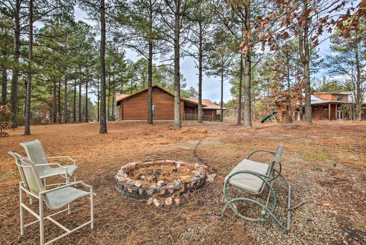 Broken Bow Cabin With Hot Tub And Deck - 4 Mi To Lake! Εξωτερικό φωτογραφία